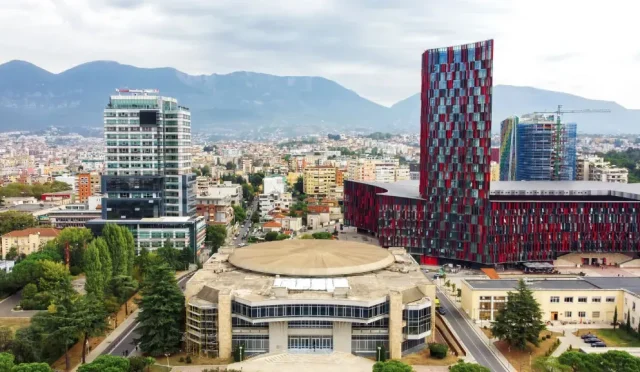 Arnavutluk Ekonomisi: 2025 İçin Büyüme Tahminleri