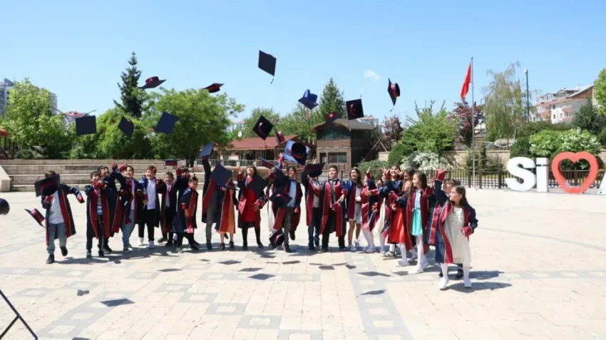 Mezuniyet Kutlaması: Murat ve Pınar Talay’ın Heyecanı